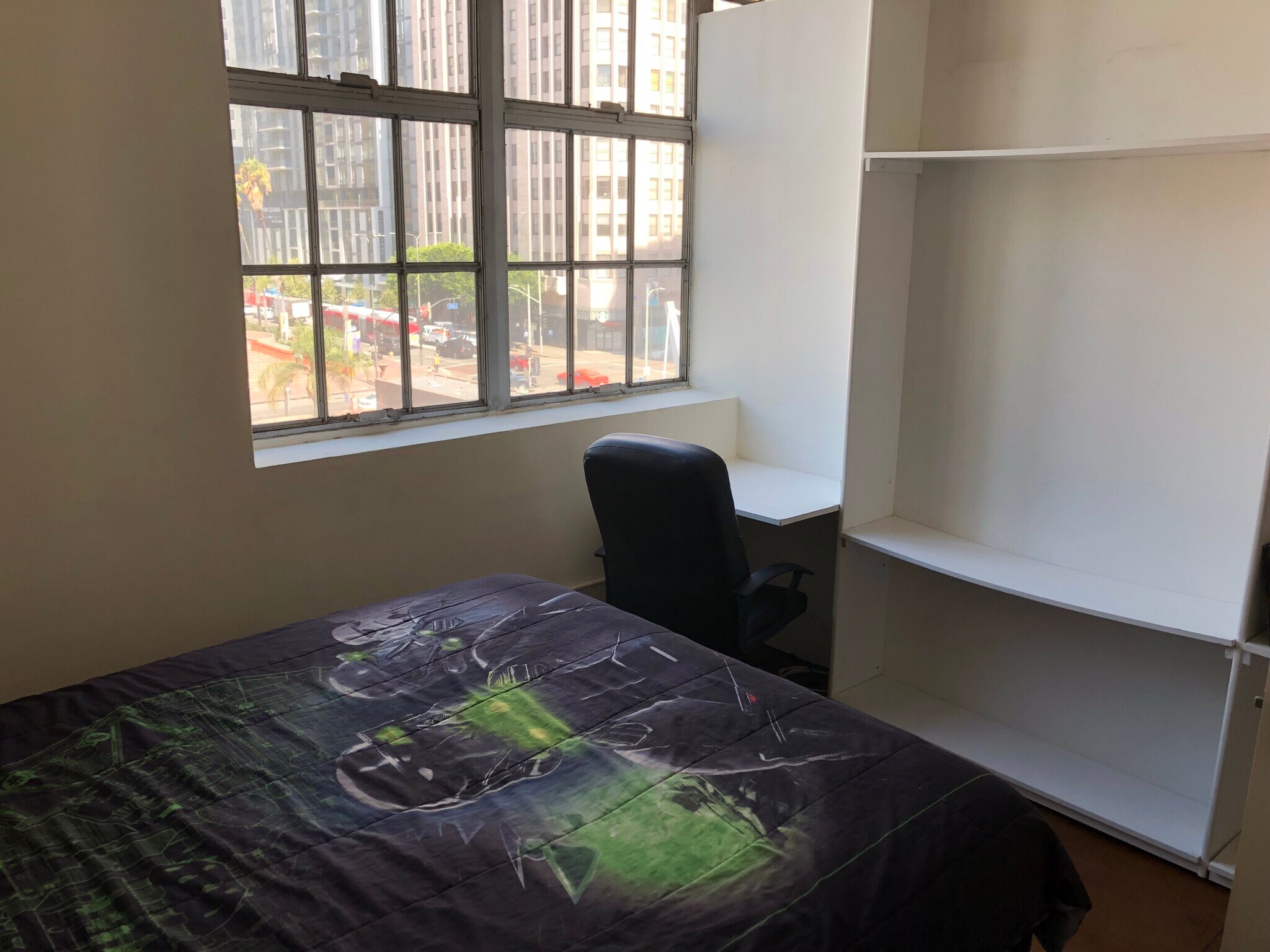 Building Photo - 312 W 5th St