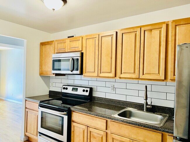 Building Photo - 143 Main St