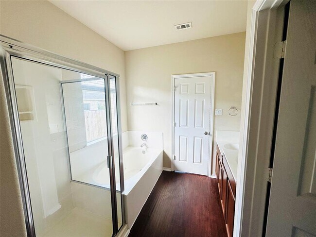 Building Photo - 245 Verano Dr