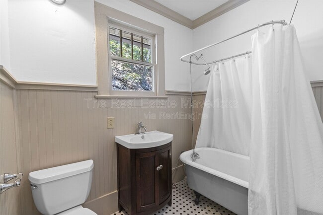 Building Photo - 819 Federal St