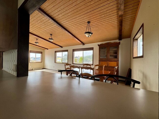 Building Photo - Ocean Park 2-Story Home, Deck with Views, Separate Living Spaces