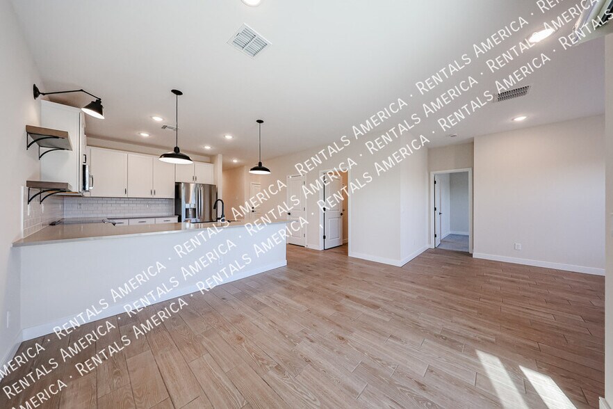 Building Photo - 7857 N 79th Ave