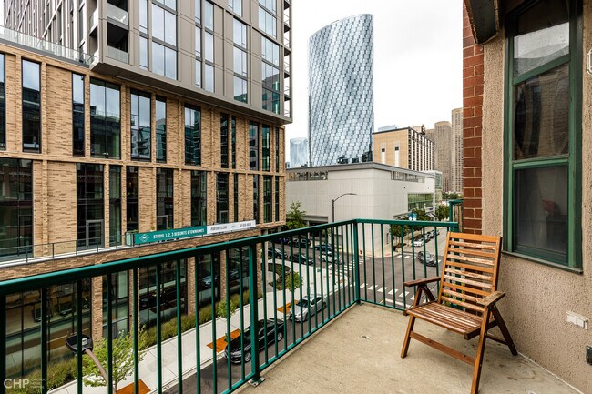 Building Photo - 843 W Monroe St