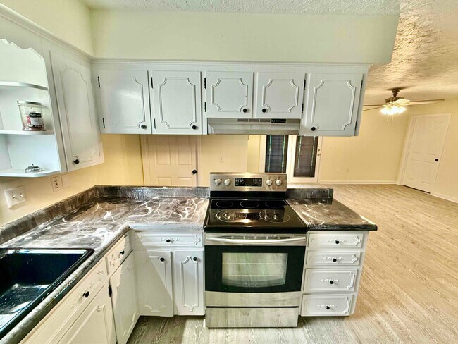 Building Photo - 73 Dan St