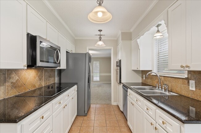 Building Photo - 5600 Lake Highlands Dr