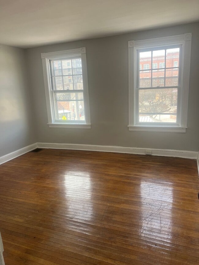 Building Photo - Spacious & Stylish 2-Bedroom Apartment with Modern Amenities – Ideal Location!