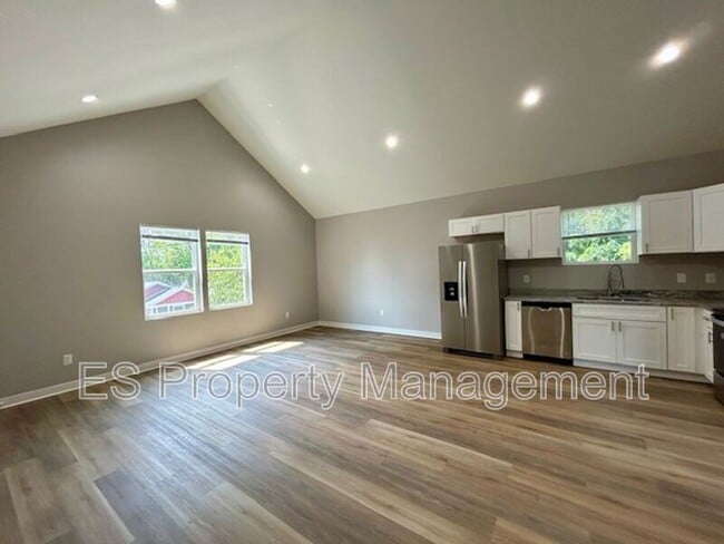 Building Photo - 321 N Kealing Ave