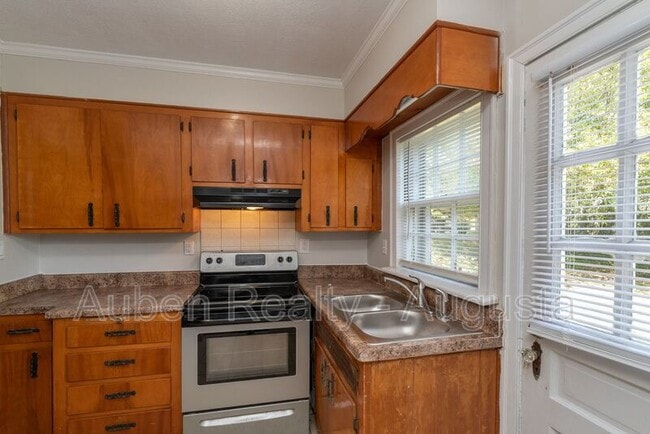 Building Photo - 2207 Montclair St