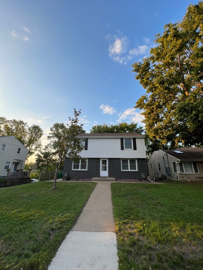 Primary Photo - 4402 W 36th St