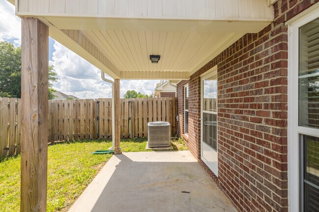 Building Photo - 131 Grove Landing Ct