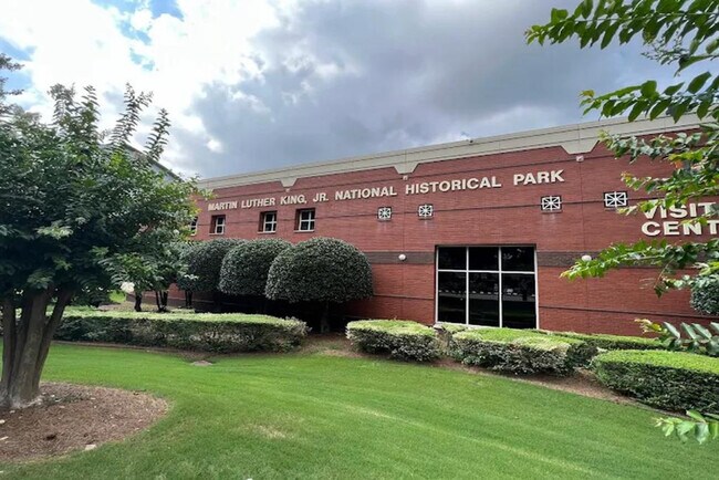 Building Photo - 841 Memorial Dr SE