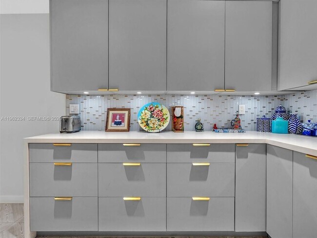 Building Photo - 101 Crandon Blvd