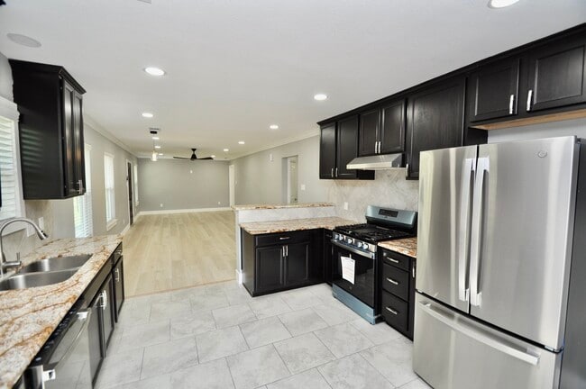 Building Photo - 7238 Evans St