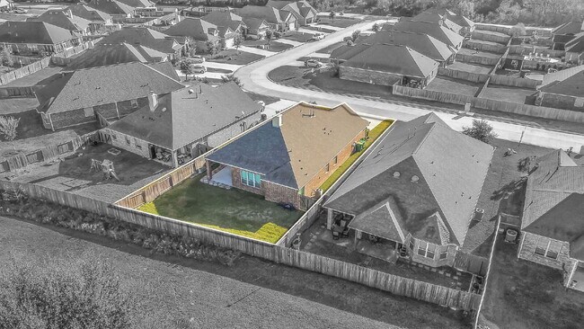 Building Photo - Welcome to this well-kept, single-story gem located in the Villas of Mia Lago!