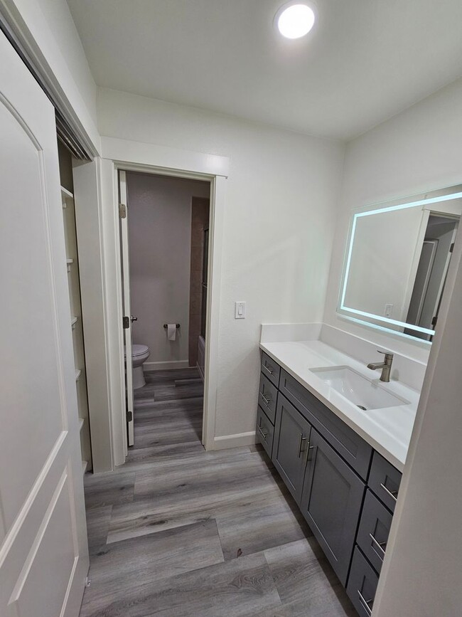 Building Photo - Gorgeous PRIVATE GATED COMMUNITY 3 Bed/2.5 Bath Townhome in Terrace Hills - San Jose