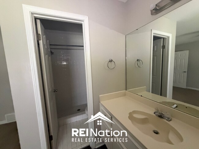 Building Photo - Move-In Ready 3BR/2BA Home in 38133 - Hardwood Floors & Great Storage