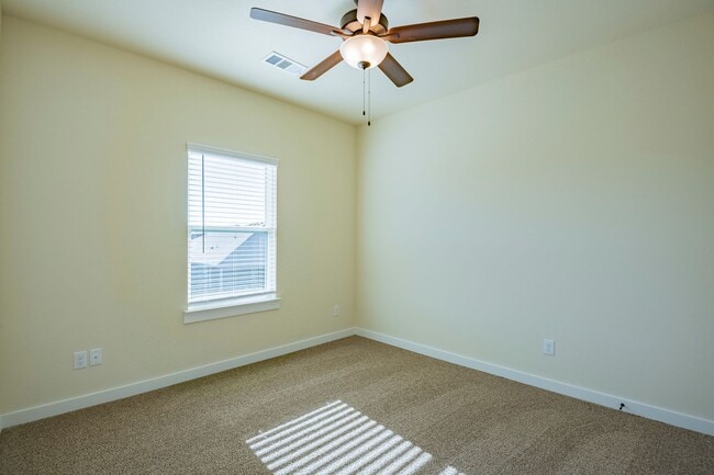 Building Photo - AVAILABLE NOW! GORGEOUS 4 BEDROOM DUPLEX LOCATED IN MIDLOTHIAN ISD!
