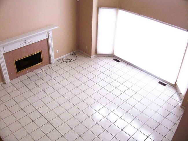 Building Photo - 45866 Fountain View Dr