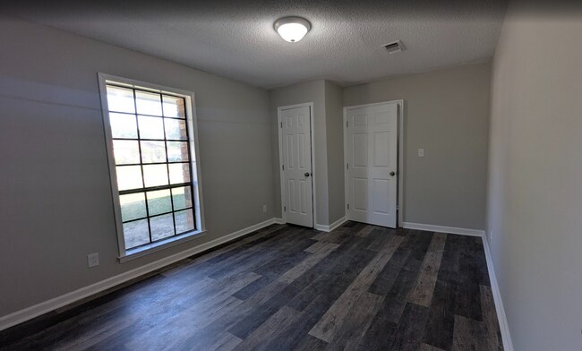 Building Photo - 4704 Ray Dr