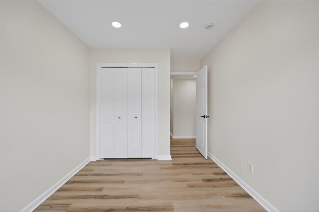 Building Photo - 276 Temple Hill Rd