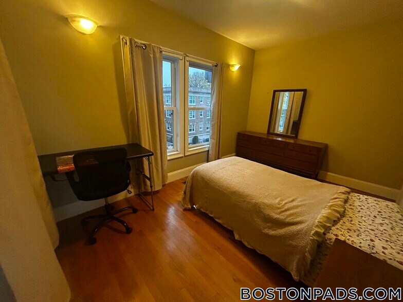 Building Photo - 74 Georgia St