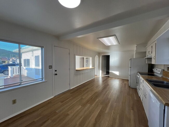 Building Photo - 486 Trinidad St