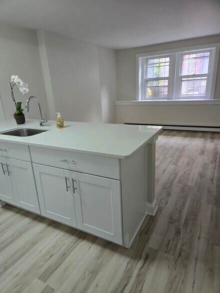 Building Photo - 271 Hudson Ave