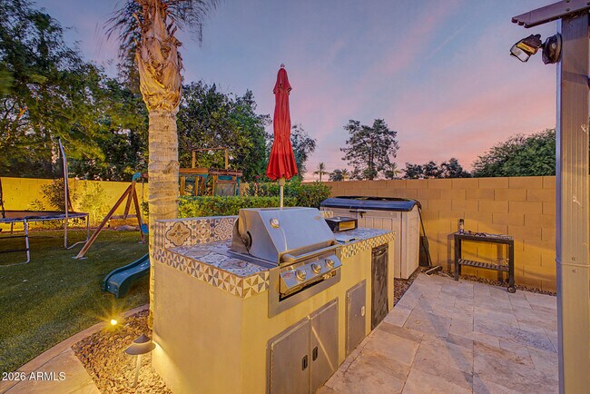 Building Photo - 3040 S Rosemary Dr