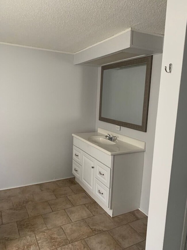 Building Photo - 259 Casual Dr