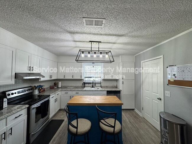 Building Photo - 4213 Queens Ct