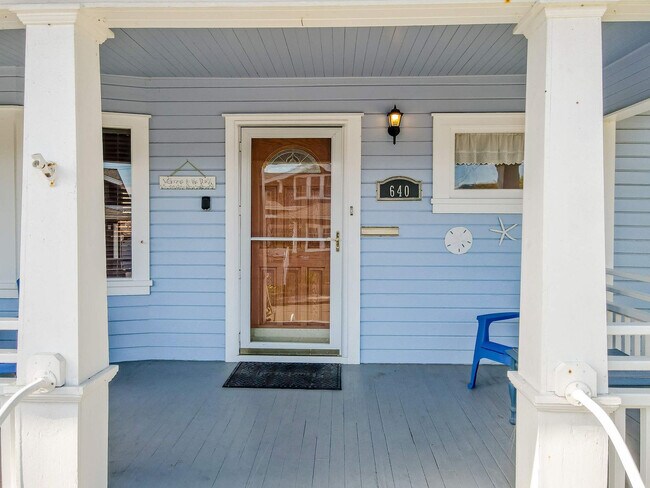 Building Photo - 640 S Columbia St