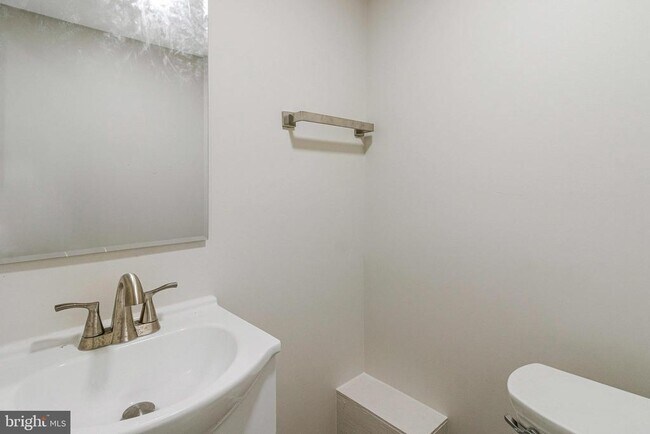 Building Photo - 1350 Sheridan St NW