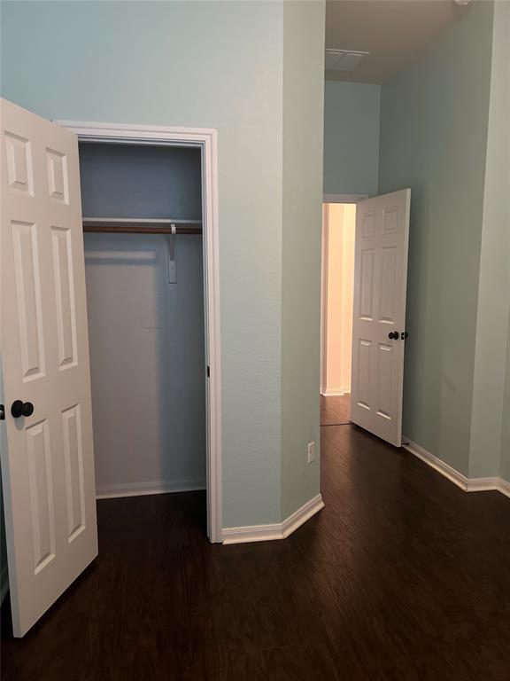 Building Photo - 600 Spanish Oak Terrace