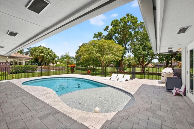 Building Photo - 15 Balfour Rd E