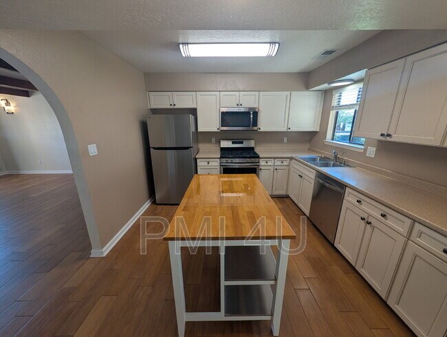 Building Photo - 4800 Choctaw Trail NW