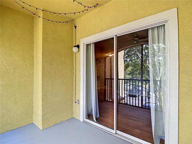Building Photo - 10201 Courtney Palms Blvd