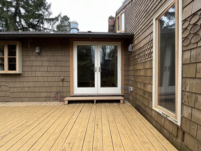 Building Photo - Vintage Urban Farmhouse 3 Bd 1 Bath home! Large bonus room & Balcony!  Surrounded by trees on lar...