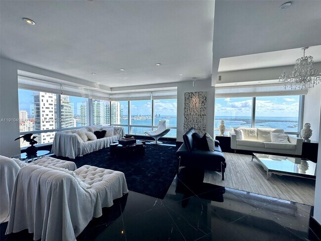 Building Photo - 1425 Brickell Ave