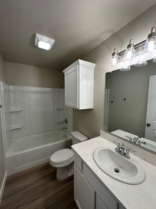 Building Photo - 2005 135th St