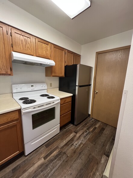 Building Photo - 1526 Lake Elmo Dr