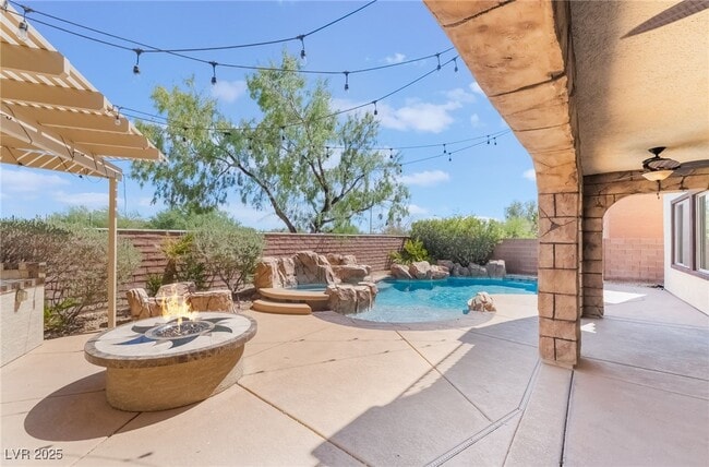 Building Photo - 9592 Staff Ln