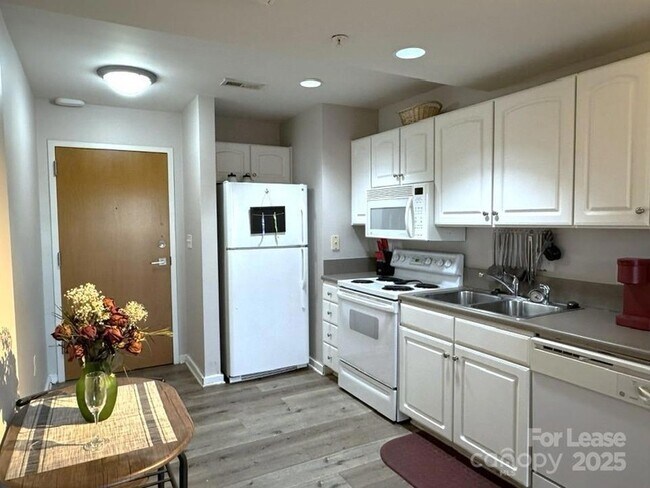 Building Photo - 715 N Church St