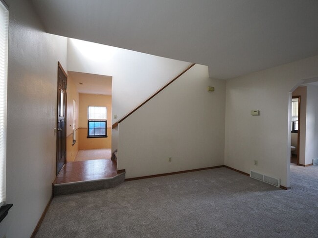 Building Photo - 3 Bdrm, 2.5 Bath Home off of Powers!