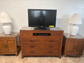 Building Photo - 2762 Iolani St