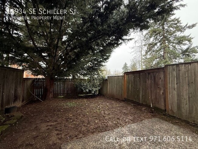 Building Photo - 11934 SE Schiller St