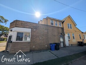Building Photo - 1563 Waterman St