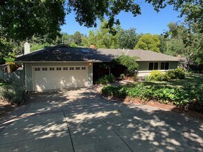 Building Photo - Pleasanton Heights 3BD, 2BA, Single Story, Great Location near downtown, Top Schools