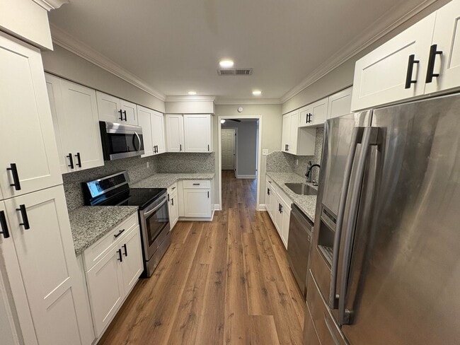 Primary Photo - Totally redone 4 bedrooms townhouse.