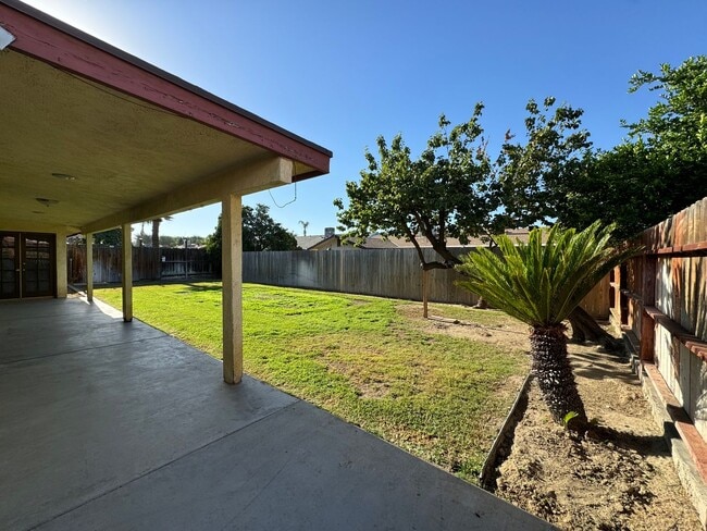 Building Photo - 3 Bedroom/2 Bath Home Off of South H Near ...