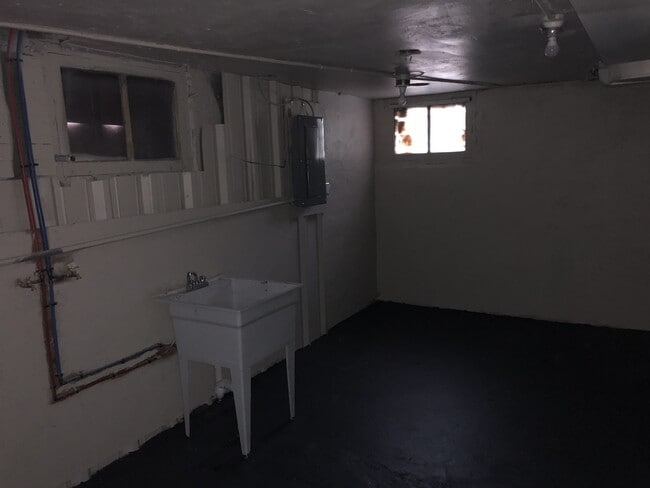 Building Photo - Updated 5BR/1.5BA Rent to Own Single Family Home